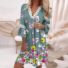 Cargar imagen en el visor de la galerĂa, đ¸ăBohemian SpringăV-Neck Floral Lace Dress | Bell Sleeve Vacation Dress | Casual Princess Style